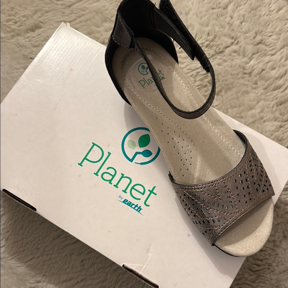 🔥🔥Elegant Black and Silver Women's Sandals